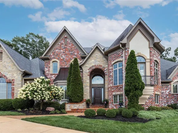 110 Grand Meridien Forest Dr, Chesterfield, MO 63005