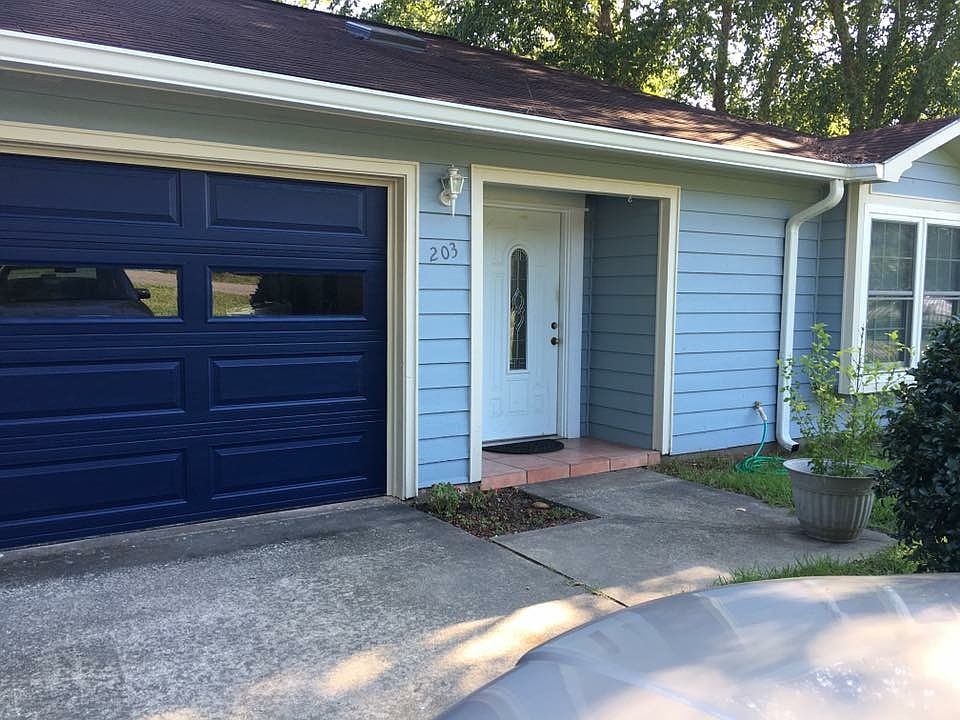 1st image of 203 Foxwood Cir