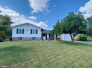 701 N Vernon St, Sterling, VA 20164