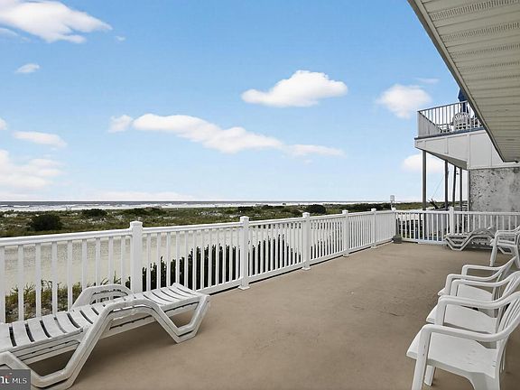 5th image of 406 E Monterey Ave #10-201