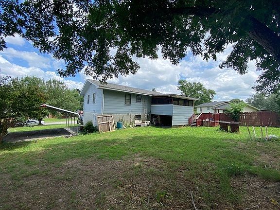 3rd image of 75 Marion Dr