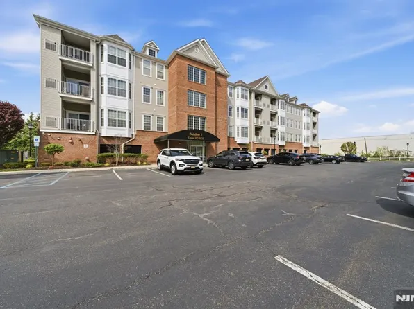 3120 Cory Ln #3120, Elmwood Park, NJ 07407