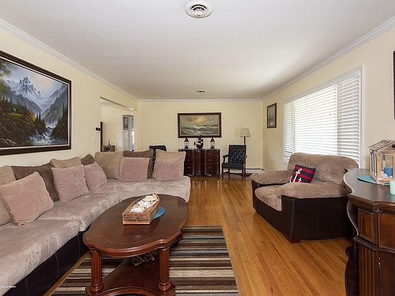 4th image of 856 Brookside Dr