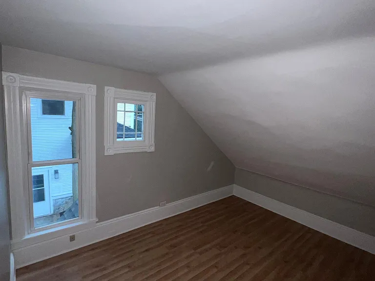 613 Hawthorne St NE — Photo 18