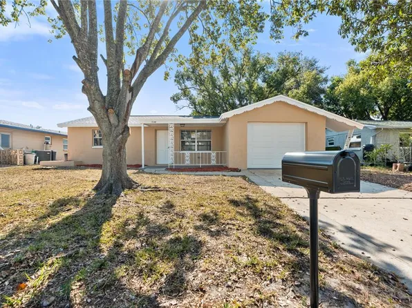 7130 Fox Hollow Dr, Port Richey, FL 34668