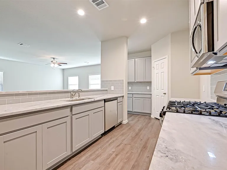 983 Golden Willow Ln — Photo 9