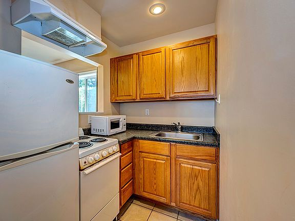 5th image of 800 NE 40th St #802