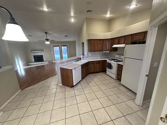 2nd image of 2980 Camino Encanto