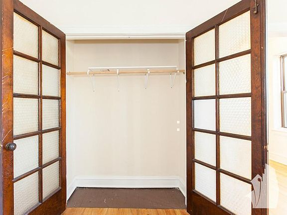 2nd image of 4631 N Paulina St #209VV