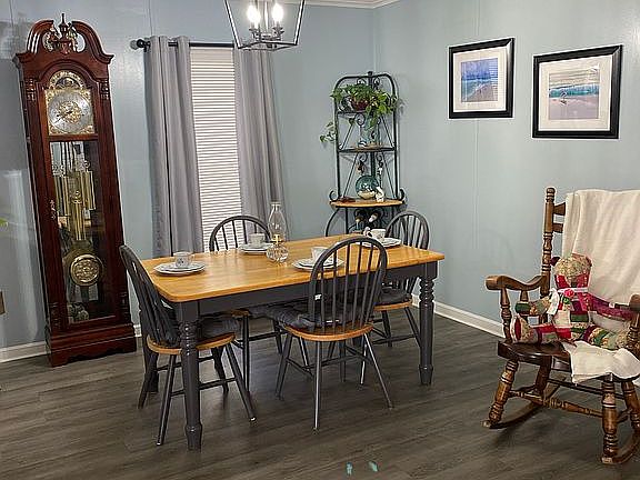 4th image of 1043 Everglade Dr