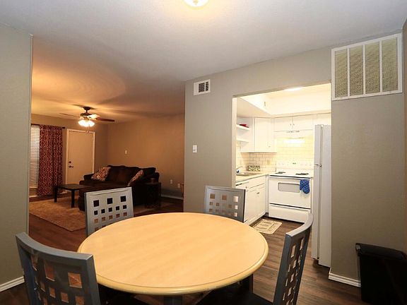 3rd image of 8601 Memphis Dr D 35
