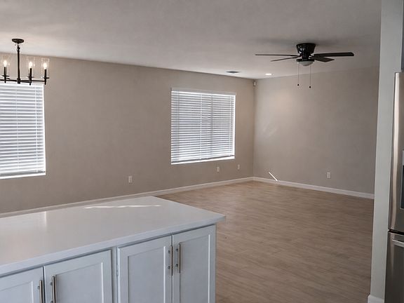 4th image of 71503 Sunflower Dr