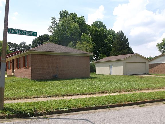 3rd image of 150 Maxwell Dr