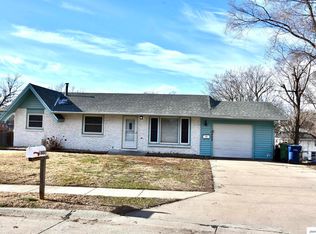 2802 Wayne St, Bellevue, NE 68005