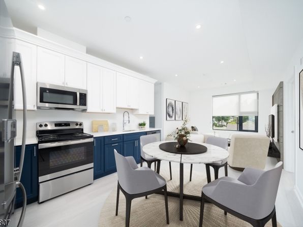 12-01 River Rd #205