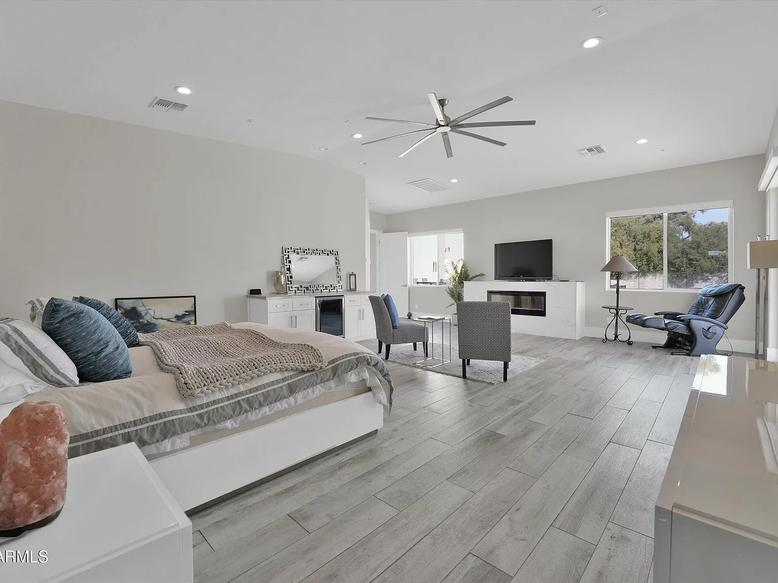6 bed, 5.5 bath, 5215 sqft, $25,000 — Photo 4