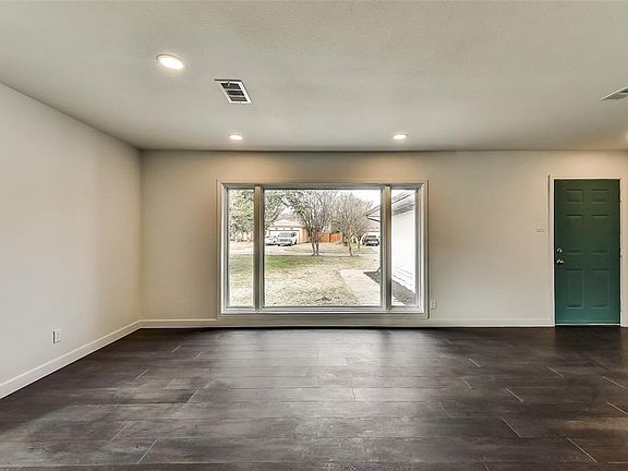 5th image of 2952 Bay Oaks Dr