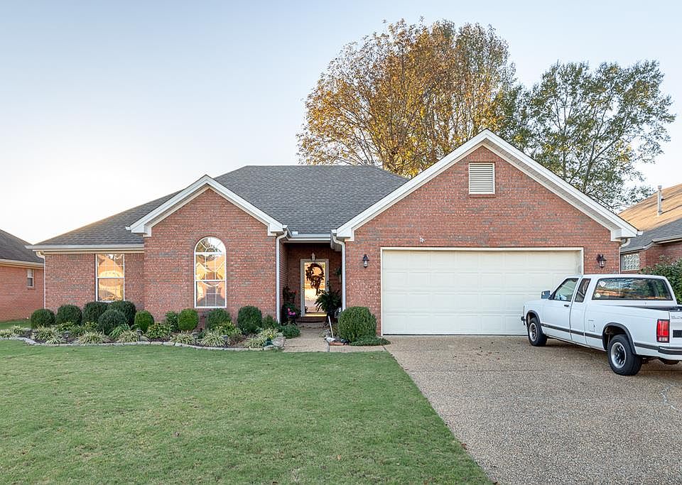 1st image of 213 Woodcrest Dr