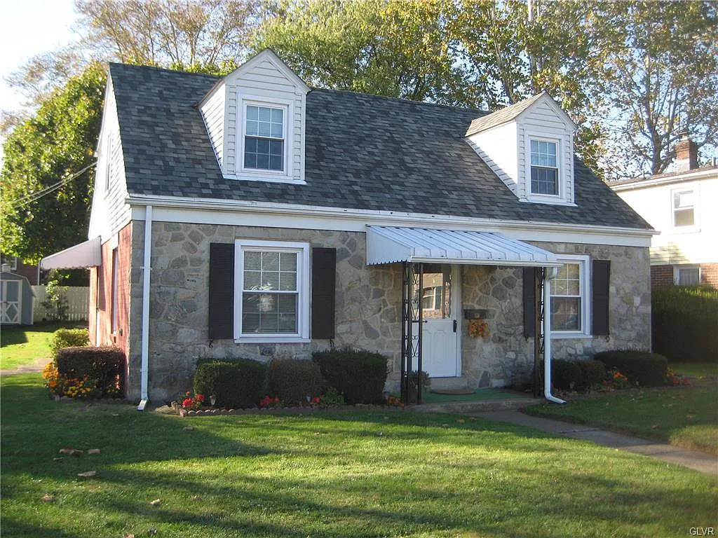 1354 N Van Buren St photo 1