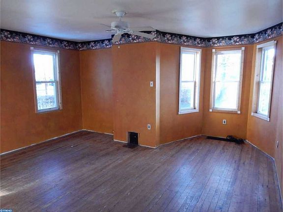 3rd image of 422 Highland Ave