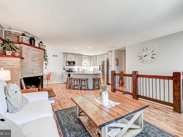 1299 Montclair Dr, Pasadena, MD 21122