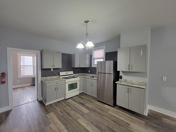 5th image of 230 Duncan Ave Floor 2
