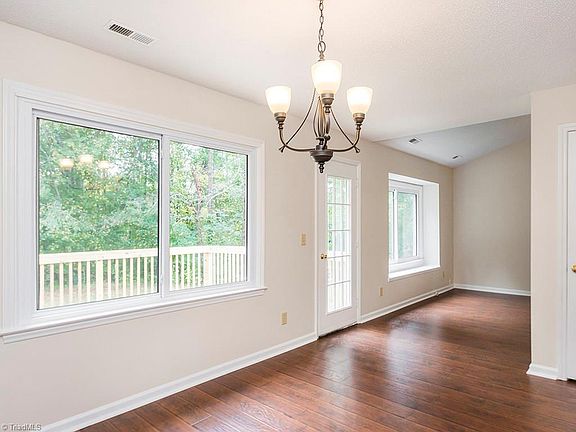 5th image of 4029 Sherry Ct