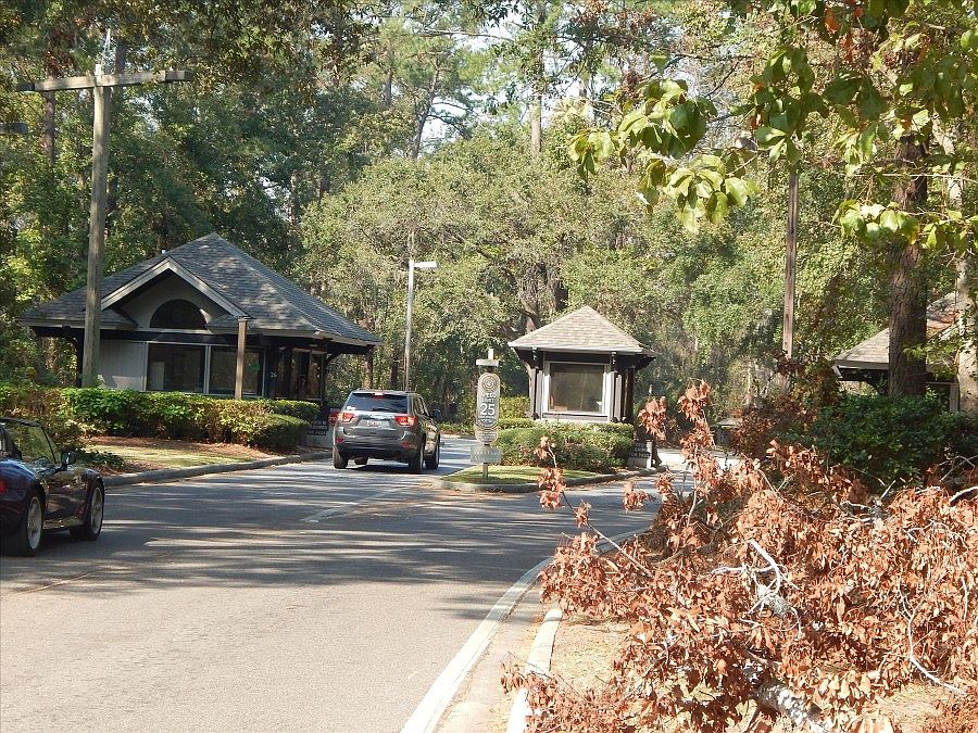 1st image of 17 Parkwood Dr