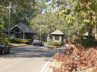 17 Parkwood Dr, Hilton Head Island, SC 29926