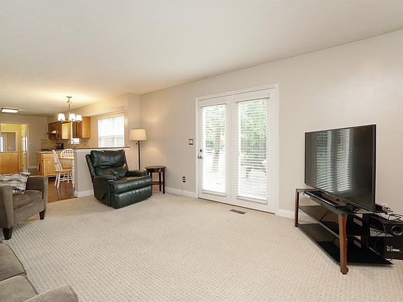 5th image of 9538 Kelly Dr