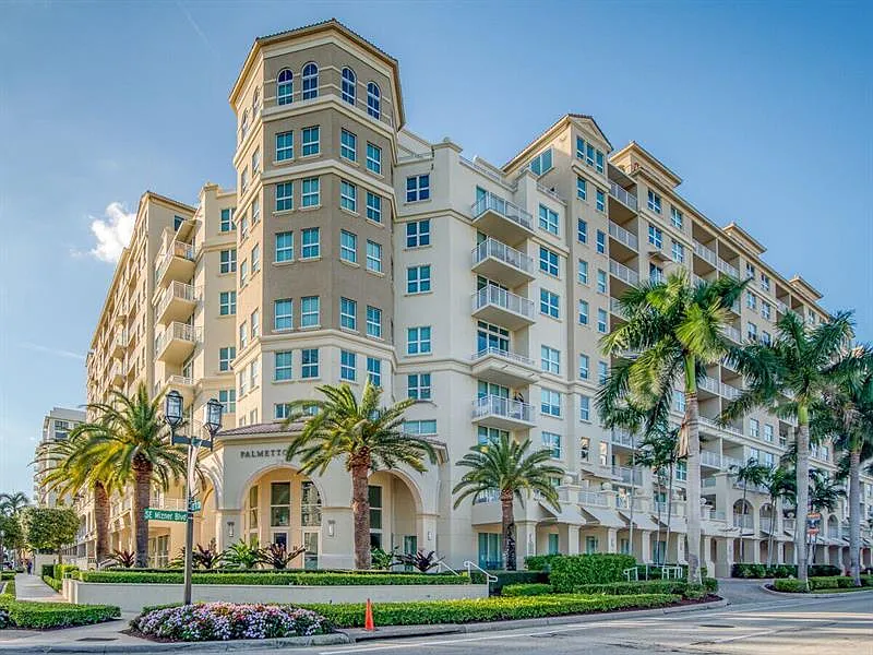 Palmetto Place Condominiu — Photo 1
