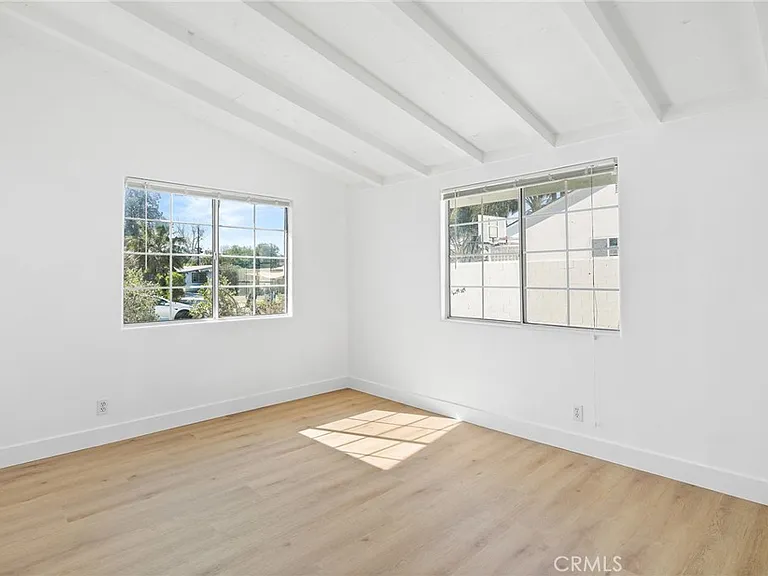 20321 Hamlin St — Photo 20