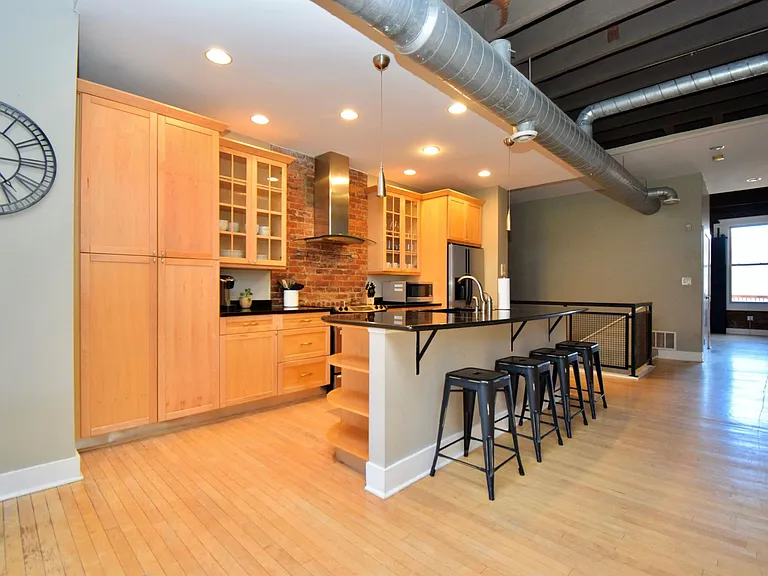 110 E 13th St #3 — Photo 9