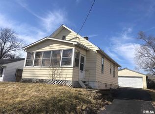 1307 S 14th St, Pekin, IL