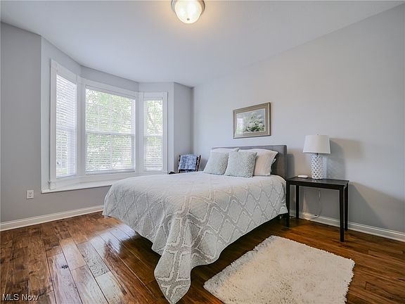 4th image of 12 Bristol Ln