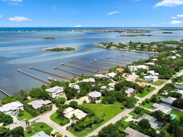 18 Cranes Nest St, Sewalls Point, FL 34996