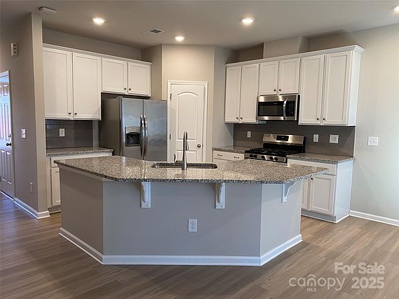 4th image of 9446 Avery Lilac Ln