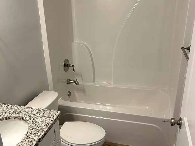 107 Lenox Cir — Photo 5
