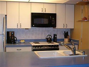4th image of 7351 Holly Park Dr