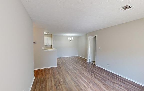 5th image of 425 N Burbank Dr #609bf341f