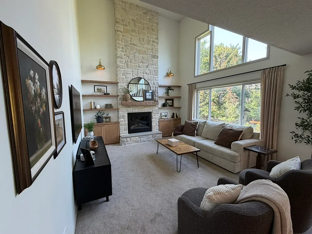 4 bed, 3748 sqft, $4,500 — Photo 3