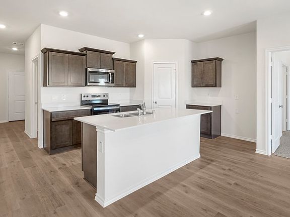 5th image of 335 Whispering Pine Dr