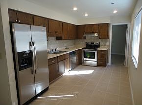 2nd image of 2260 NE 41st St