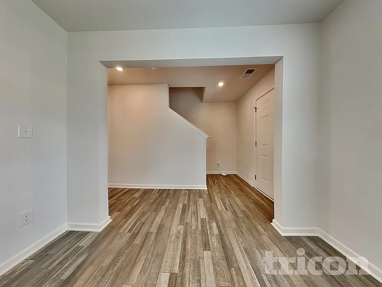 210 Coventry Ct — Photo 5