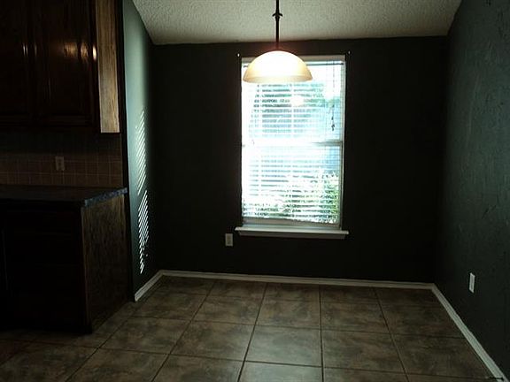 3rd image of 611 Linda Ct