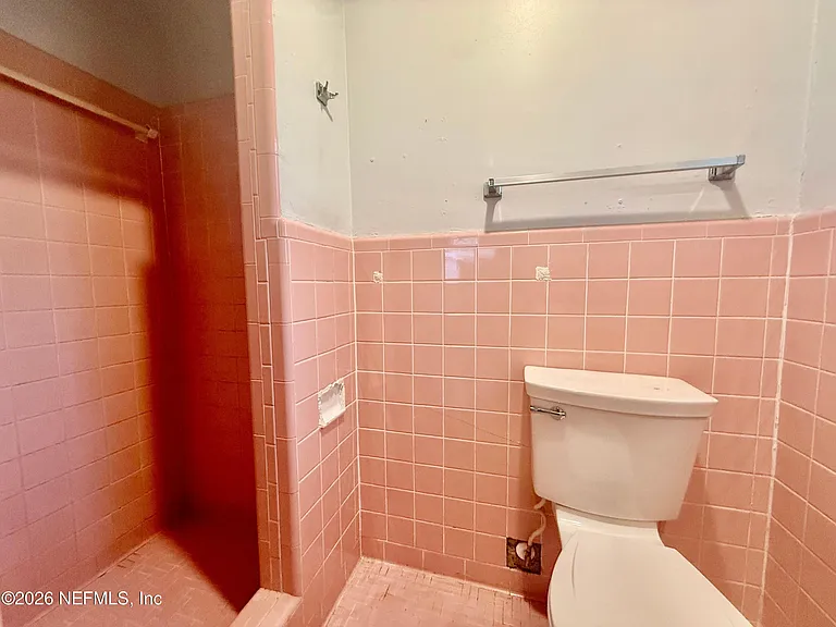 7118 Pellias Rd — Photo 15
