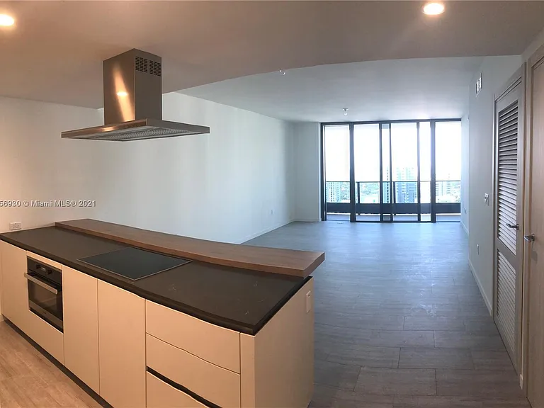 Brickell Plz — Photo 31