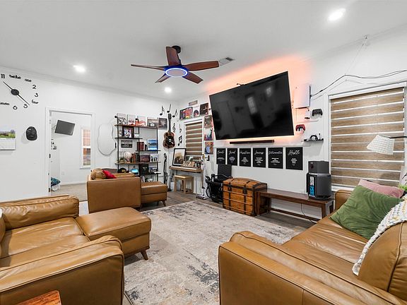 4th image of 337 Windwood Dr