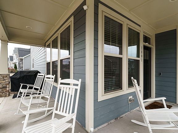 3rd image of 1801 Shady Oaks Dr
