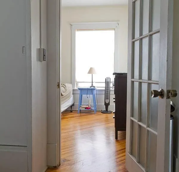 DR facing Bedroom 1
